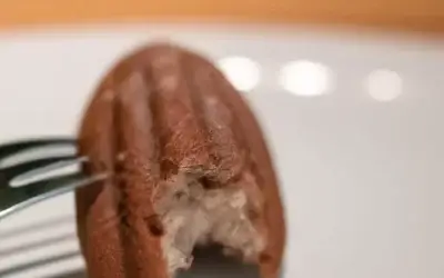 La madeleine en coque de chocolat : la recette irrésistible pour un dessert gourmet et facile à réaliser !